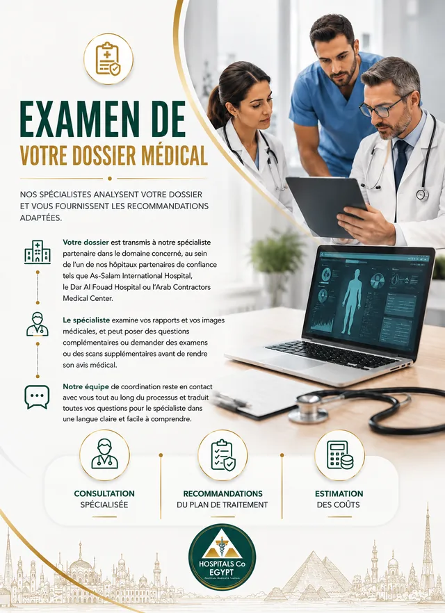 Trois médecins examinant ensemble le dossier d'un patient sur une tablette